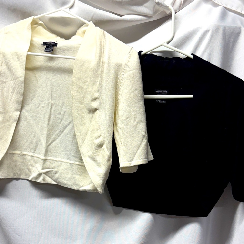 🧣 Maurices Ivory and Black Knit Sweater Shrugs